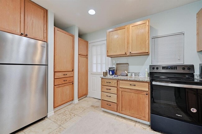 Building Photo - 8510 Mesa Dr