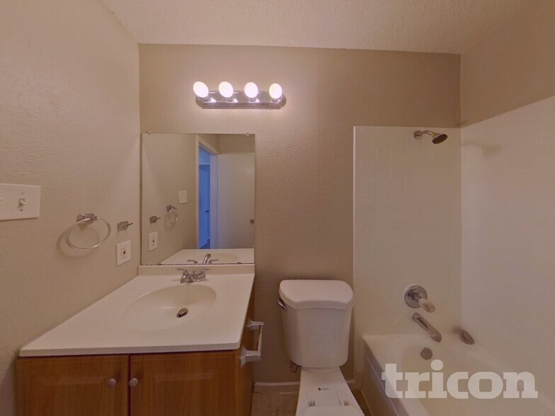 Building Photo - 3913 Big Leaf Ln