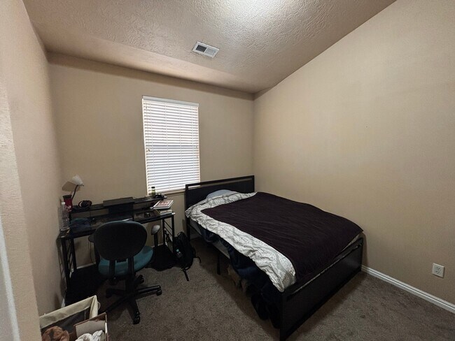 Building Photo - 10993 Birch Creek Rd