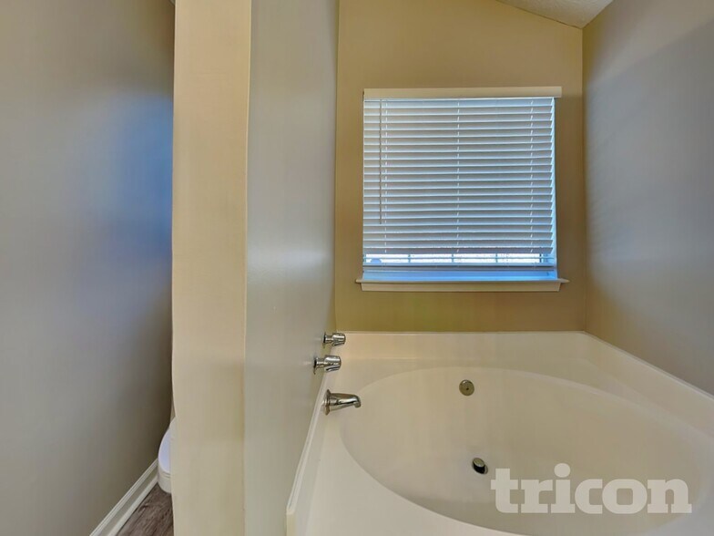 Building Photo - 8583 Misty Creek Cir