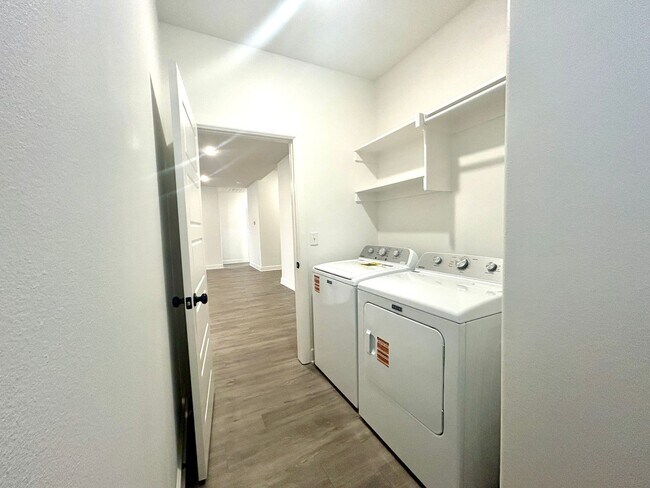 Building Photo - Centerton Home Available NOW! 4 bed, 2 full bath no carpet home. LARGE fenced backyard