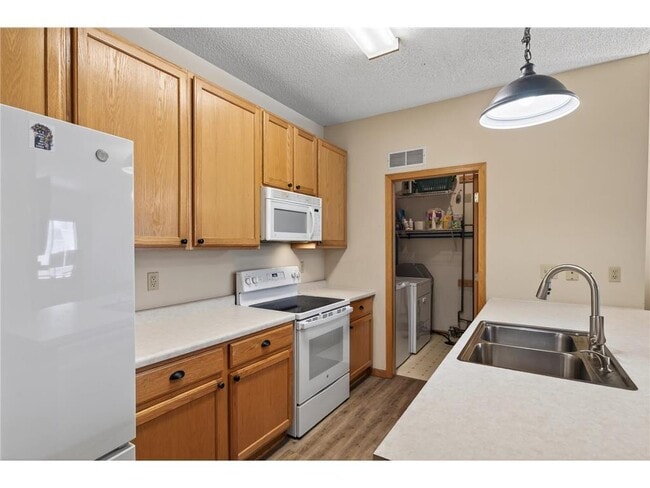 Building Photo - 8983 Sawgrass Glen N