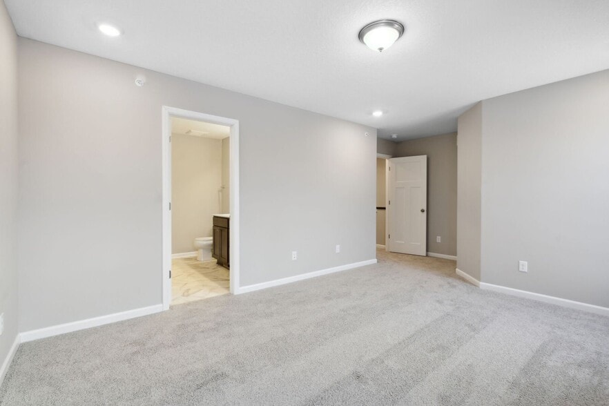 Building Photo - 13647 Marsh View Blvd