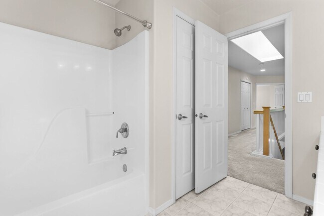 Building Photo - FOR RENT: CORNER LOT, Immaculate, lovely and spacious home - 5 bed, 3 bath + bonus room with 3-ca...