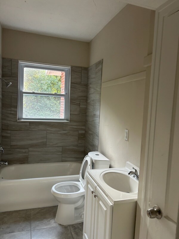 Building Photo - 678 Ivy St