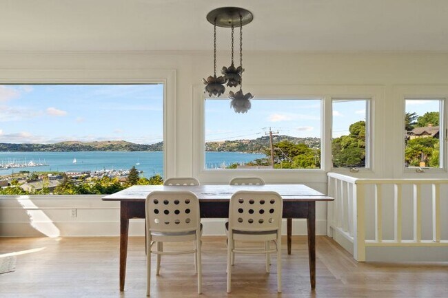 Building Photo - Sun-Filled Furnished/unfurnished Sausalito Home with Sweeping Bay Views