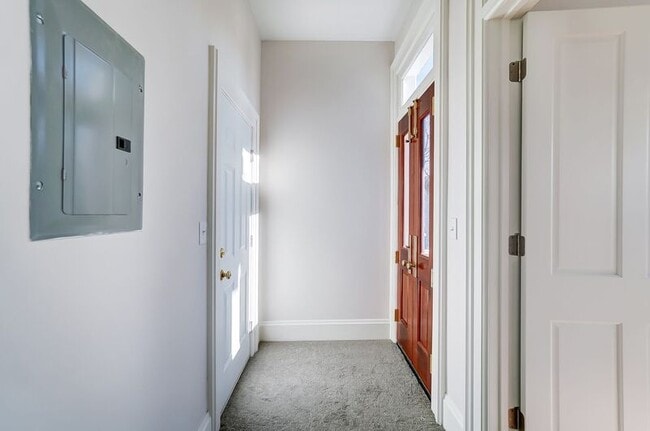 Building Photo - 2701 Cleinview Ave