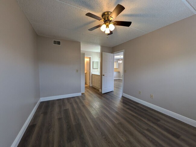 Building Photo - First Floor Condo at Pine Shadows Condominiums in Orlando