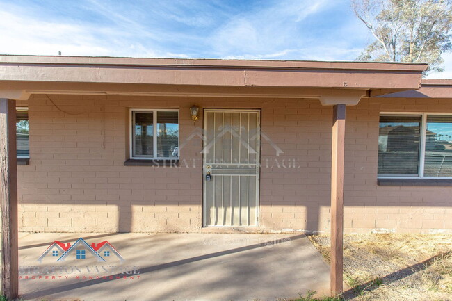 Building Photo - 1136 E Yucca St