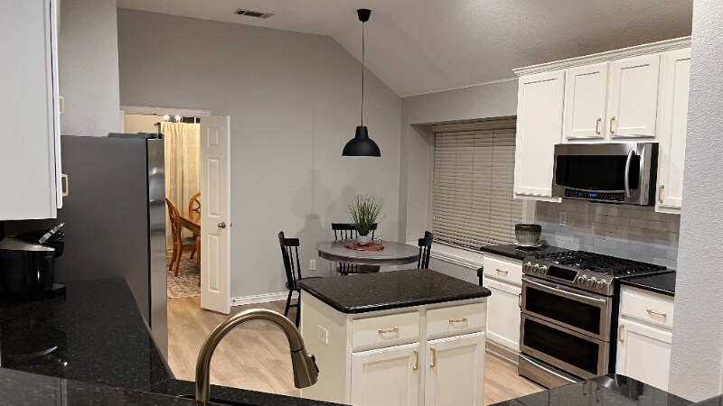 Building Photo - 9112 Brinson Dr