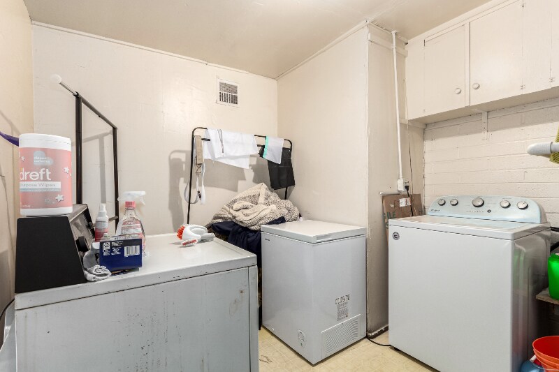Building Photo - 2801 W Glenrosa Ave