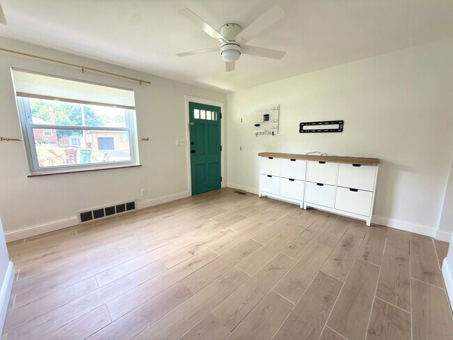 Building Photo - 4525 Ellman Ave