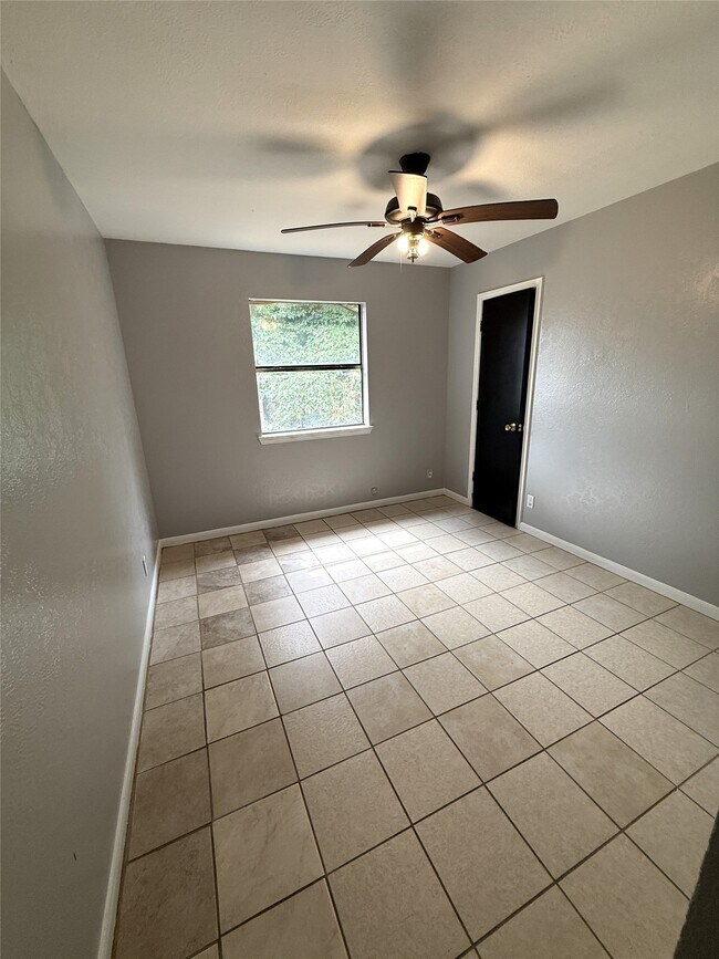 Building Photo - 11611 Stone Bridge Dr