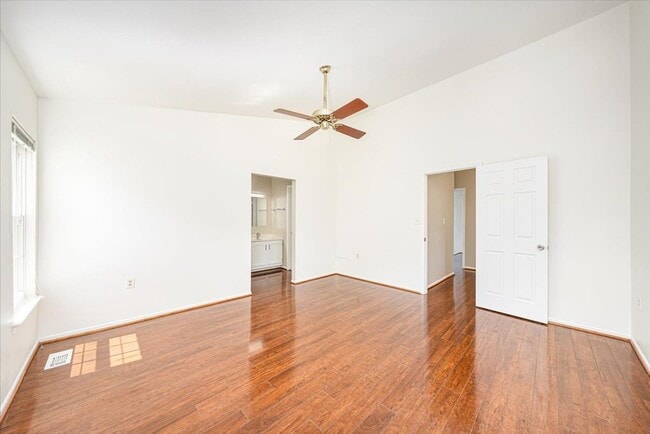 Building Photo - 151 Lazy Hollow Dr