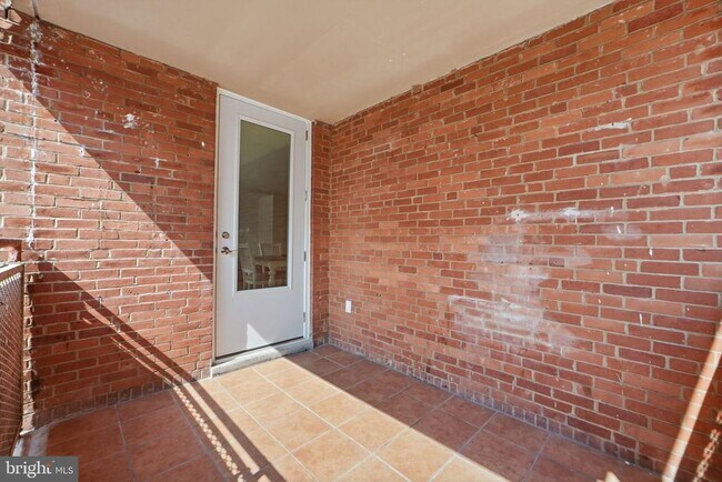 Building Photo - 1121 Arlington Blvd