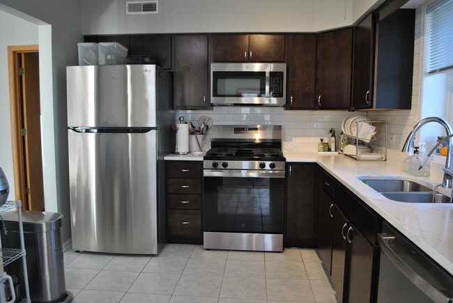 Building Photo - 5005 Warren St