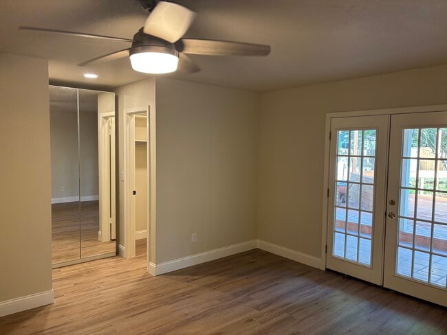 Building Photo - 4605 Pelham Dr