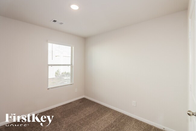 Building Photo - 25589 Roy Rogers Rd