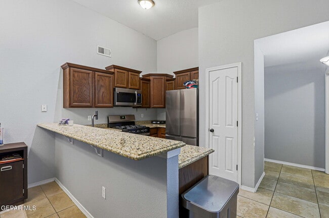 Building Photo - 14383 High Rock Dr