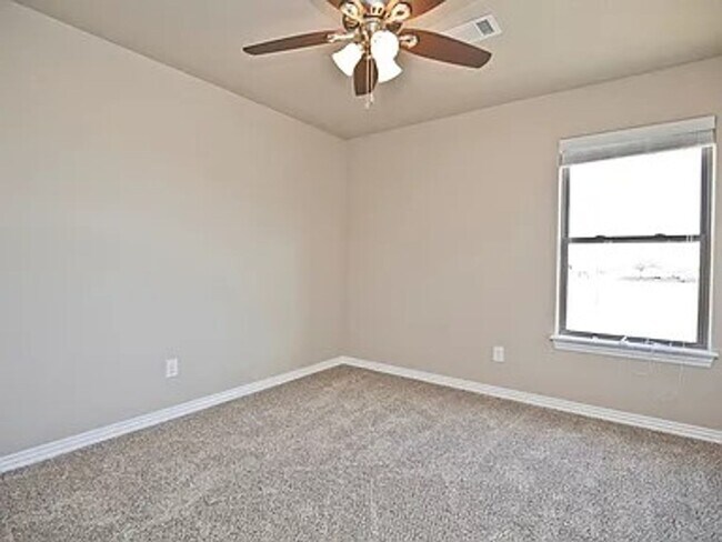 Building Photo - GREAT LOCATION IN CENTERTON!!!