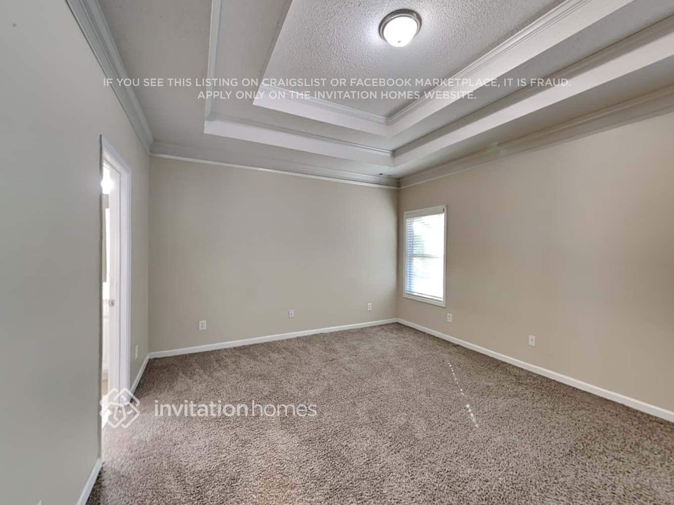 Building Photo - 10 Camden Cir