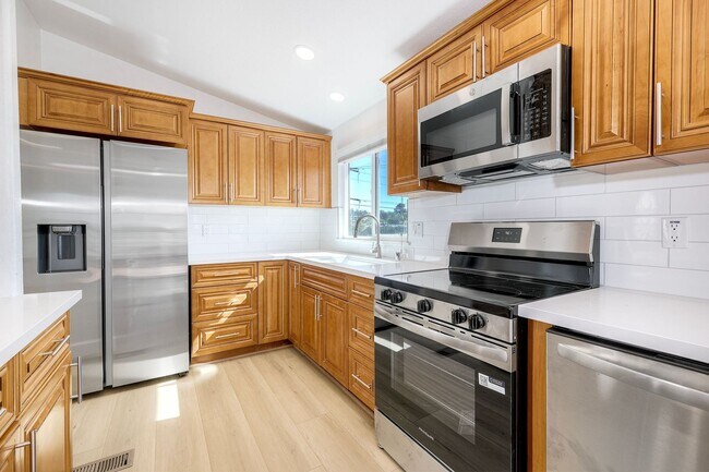 Building Photo - 2241 Meadow Lark Dr
