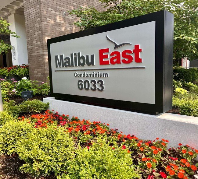 Building Photo - 6033 N Sheridan Rd