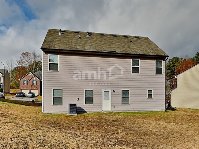 Building Photo - 290 Maxton Ave