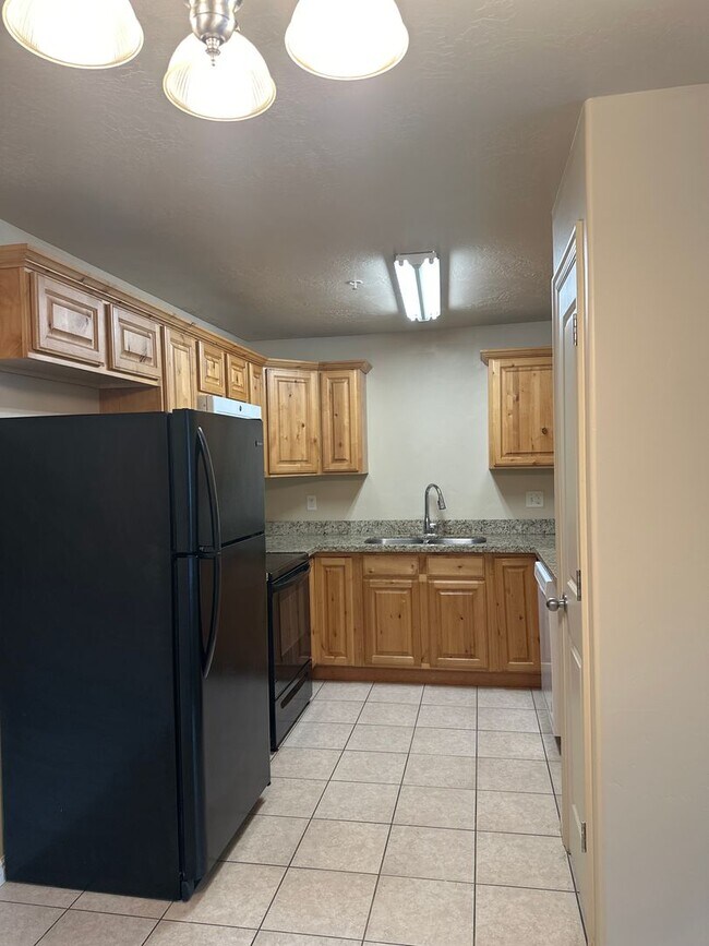 Building Photo - Green River 3 bed 2 bath Condo