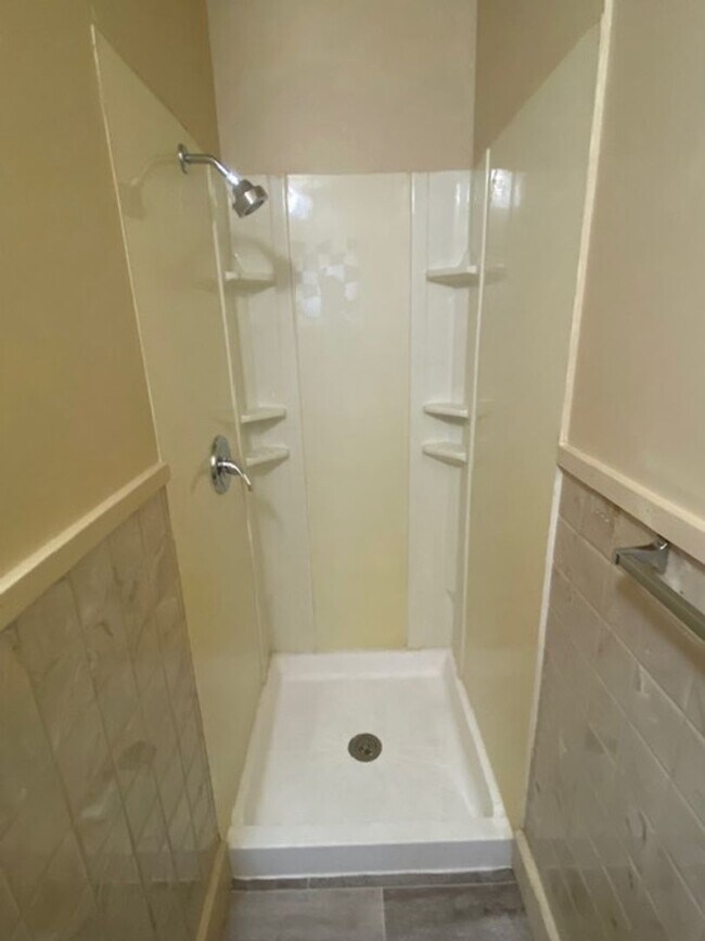 Building Photo - Nice 3 Bedroom Home In Lincoln!