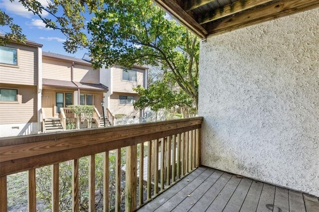 Building Photo - Charming 1BR Condo – Walk to the Beach! Fi...