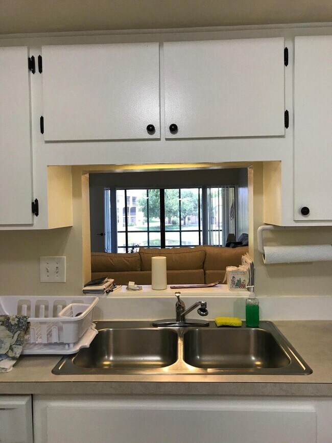 Building Photo - 2050 Oleander Blvd