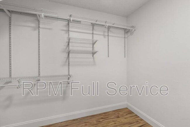 Building Photo - 4745 Aaron Dr