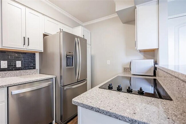 Building Photo - 1000 East Ave