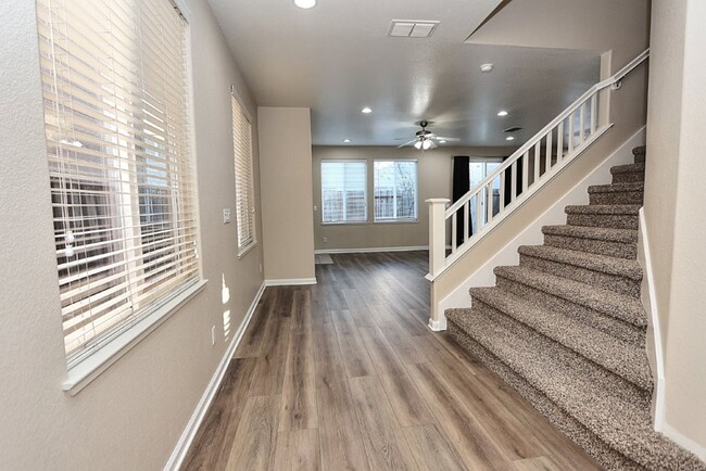 Building Photo - Beautiful 4 Bed 3 full bath Natomas Home!!