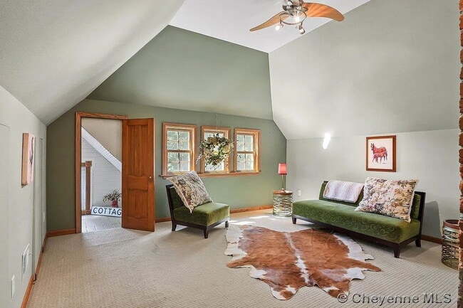 Building Photo - Charming Three Bedroom Home!