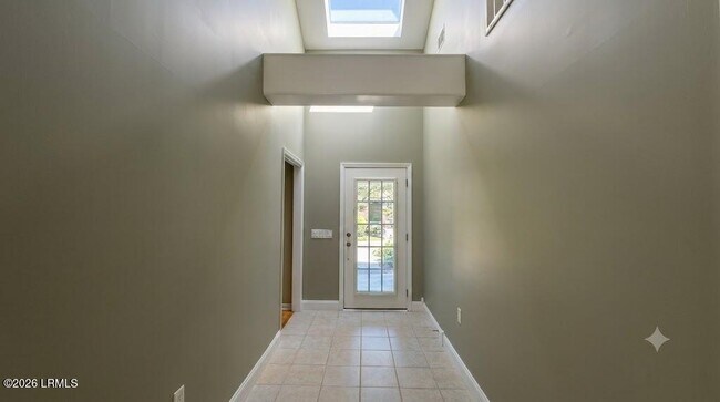 Building Photo - 1305 Rowland Dr