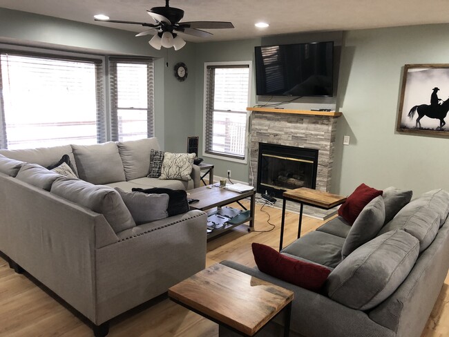 Living room - 12898 Lincoln Lake Ct