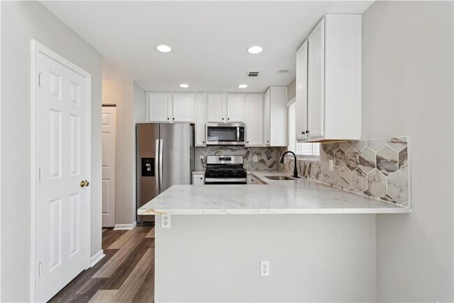 Building Photo - 283 Hiawassee Dr