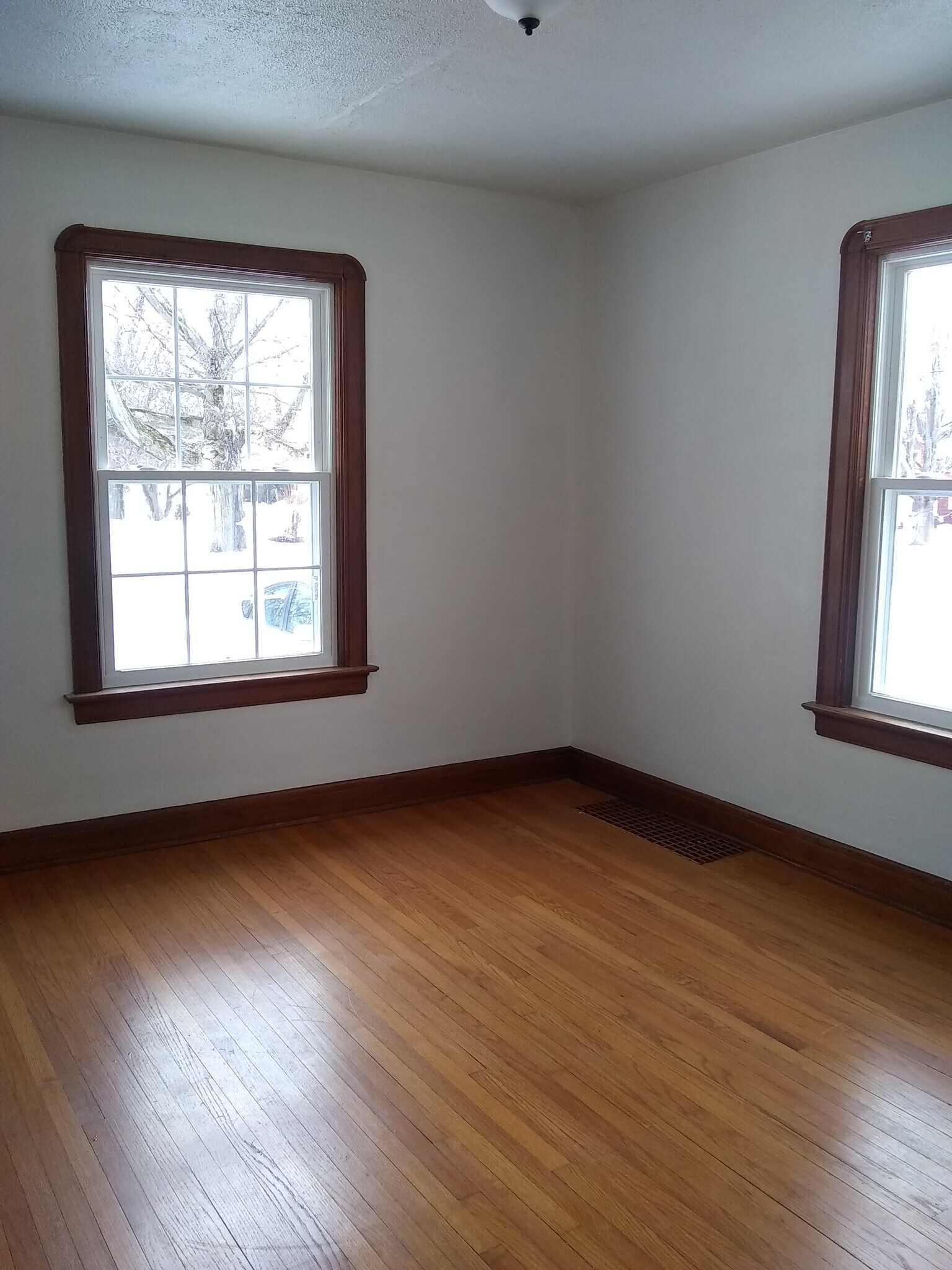 Building Photo - 2105 Eastlawn Pkwy