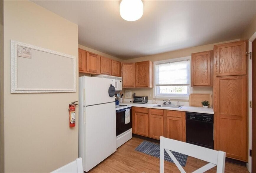 Building Photo - 70 Carroll Ave