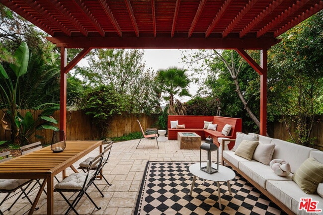 Building Photo - 728 Montecito Dr