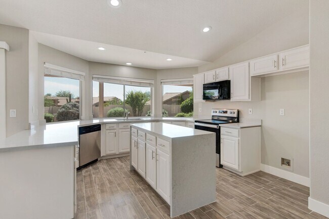 Building Photo - Ironwood Village - Completely Remodeled Interior, Single Level with Pool!