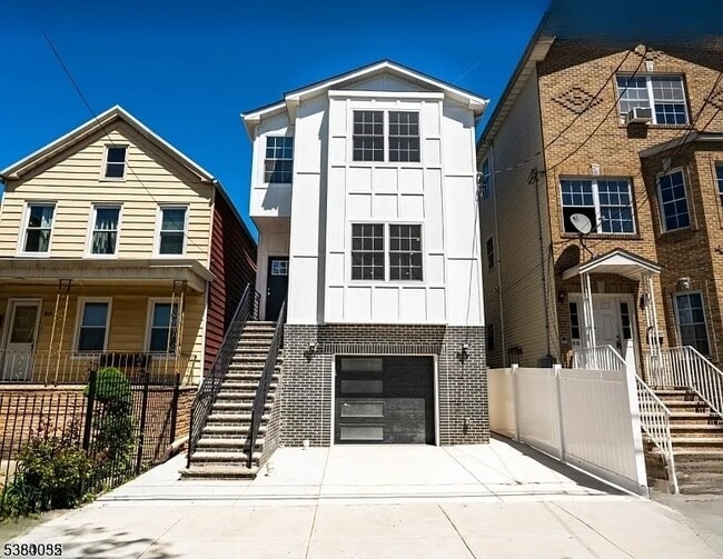 Primary Photo - 90 Seaview Ave