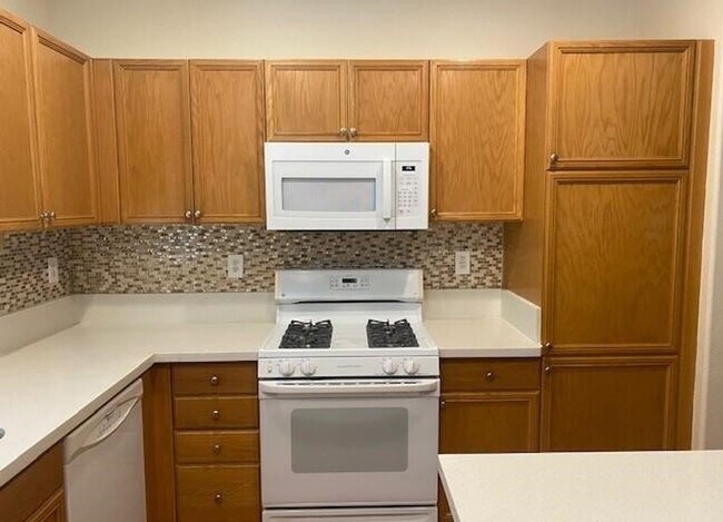 Building Photo - CLEAN ~ TURNKEY ~ SINGLE STORY ~ 4 BEDROOM / 2 BATH