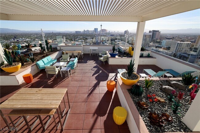 Building Photo - 150 S Las Vegas Blvd