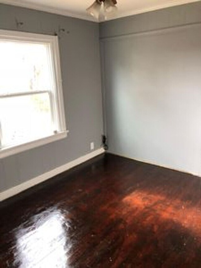 Building Photo - 3 bed 1 bath House in central Richmond