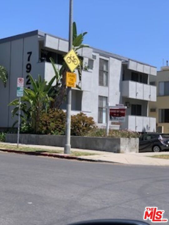 Building Photo - 7924 Clinton St