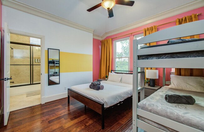 Building Photo - 1204 E 29th St