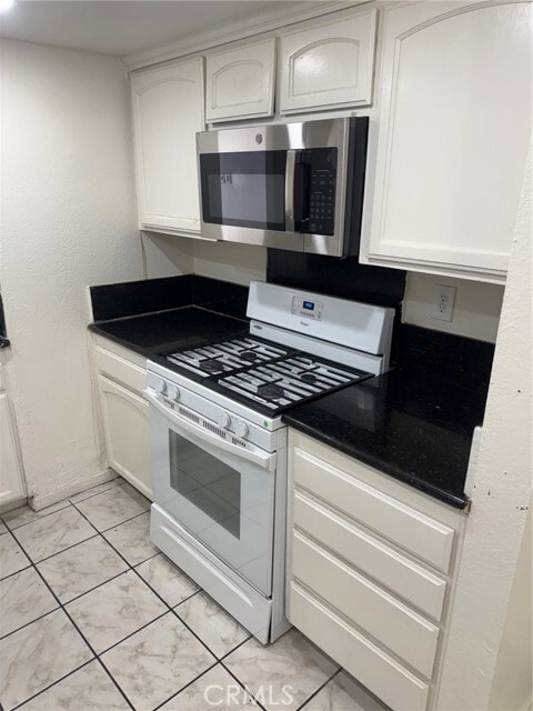 Building Photo - 8847 Willis Ave